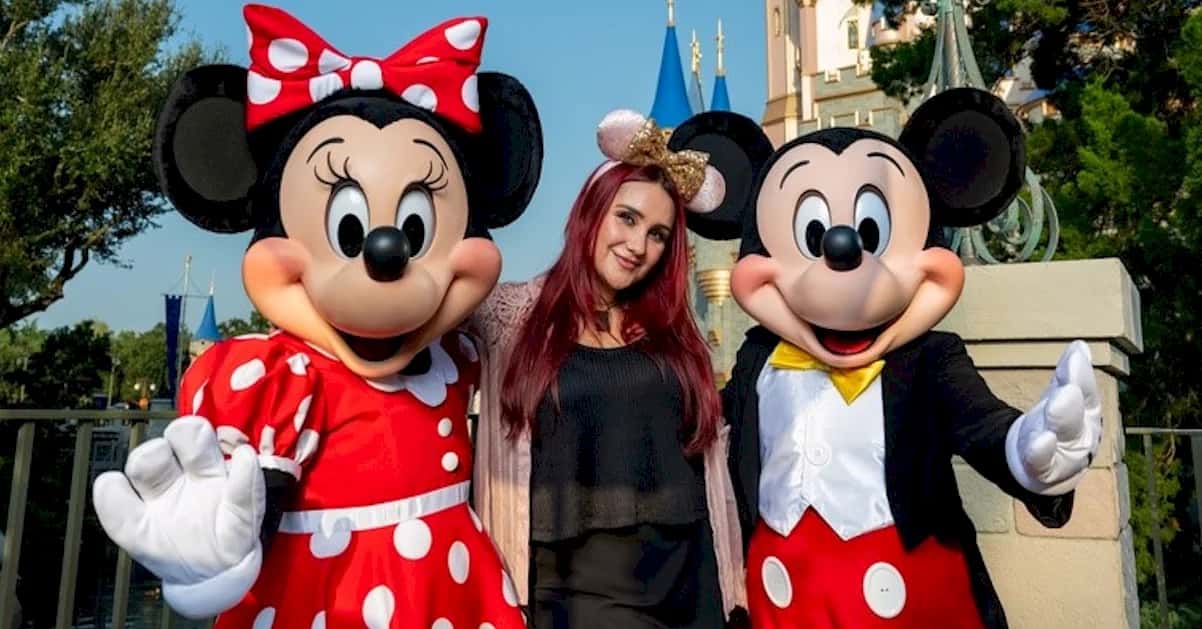 Dulce María visita a Disney pela primeira vez com sua família