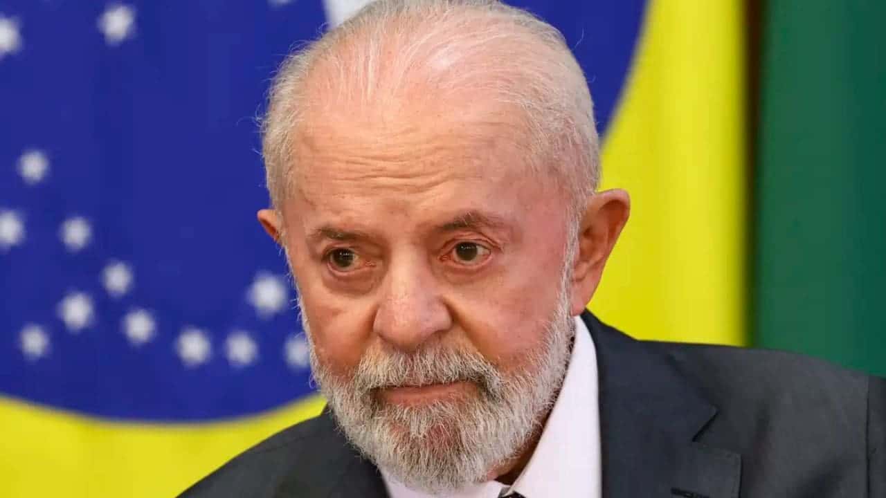 Lula recebe alta hospitalar após hemorragia e operação