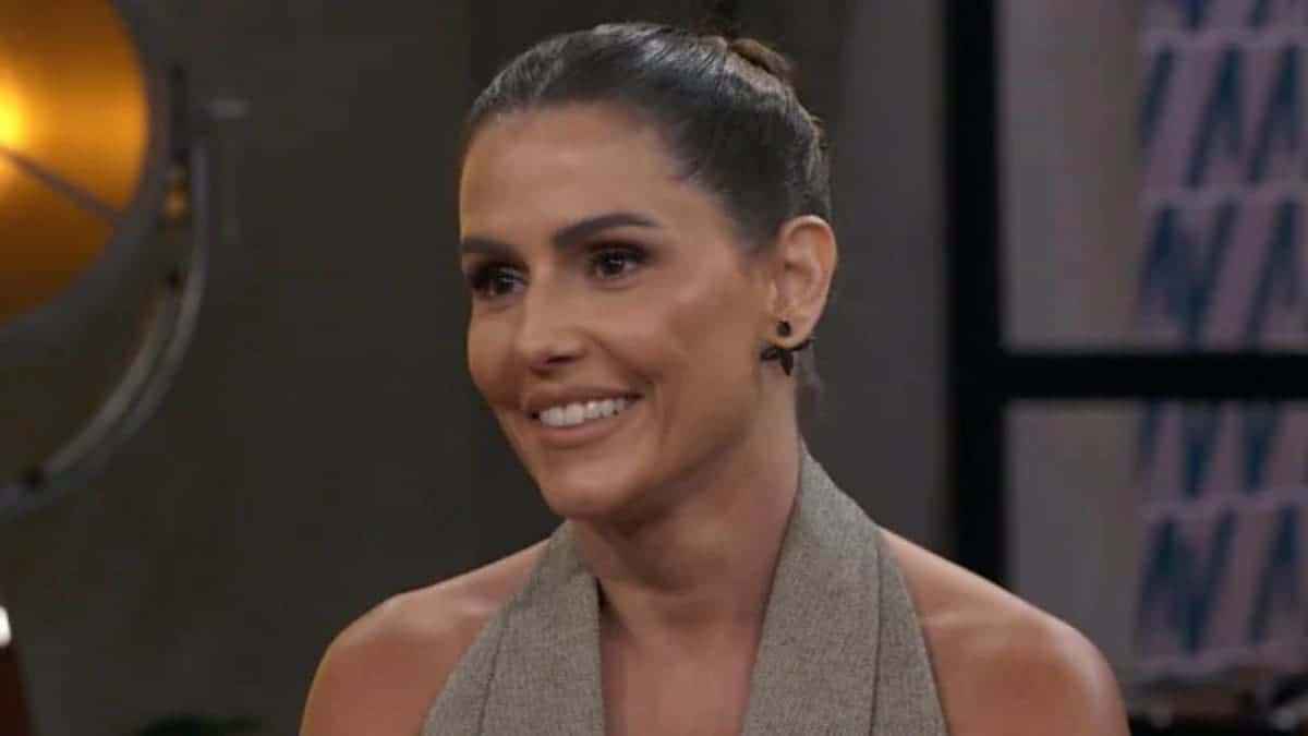 Após demissão, Globo vai atrás de Deborah Secco e transforma atriz em apresentadora