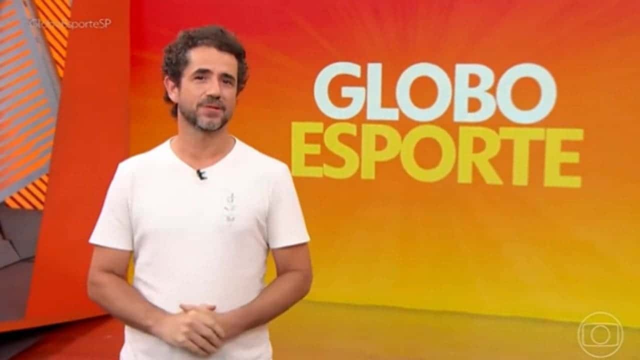 Felipe Andreoli chora ao vivo ao anunciar saída da Globo