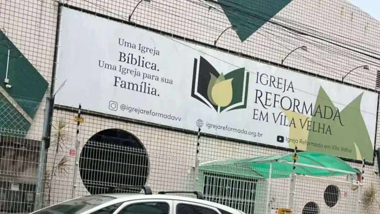 Pastor filma enteada tomando banho e igreja tenta abafar escândalo