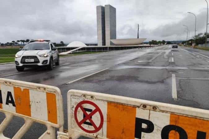 Esplanada dos Ministérios segue fechada nesta quinta após ataque de bomba no STF