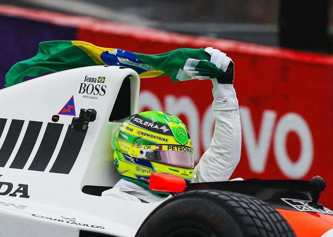 Hamilton dirige McLaren de Senna e emociona público no GP de Interlagos