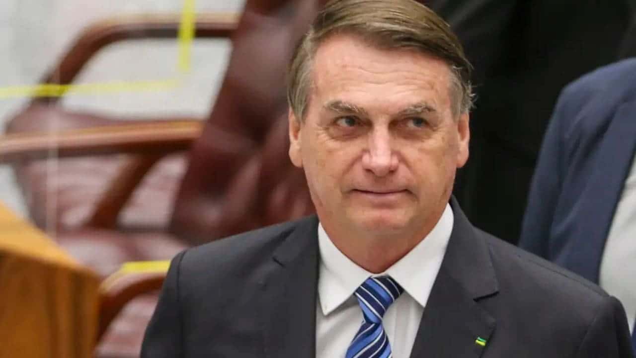 Jair Bolsonaro passa por cirurgia em Brasília; veja boletim médico