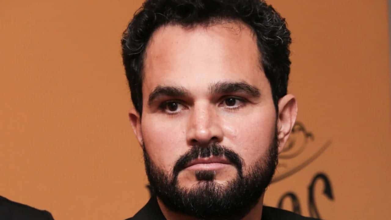 Luciano Camargo se revolta com pergunta sobre Zezé e abandona entrevista