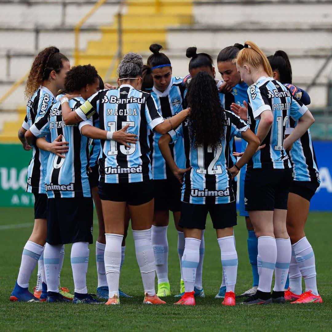 Jogadoras do River Plate são presas por injúria racial em partida contra o Grêmio
