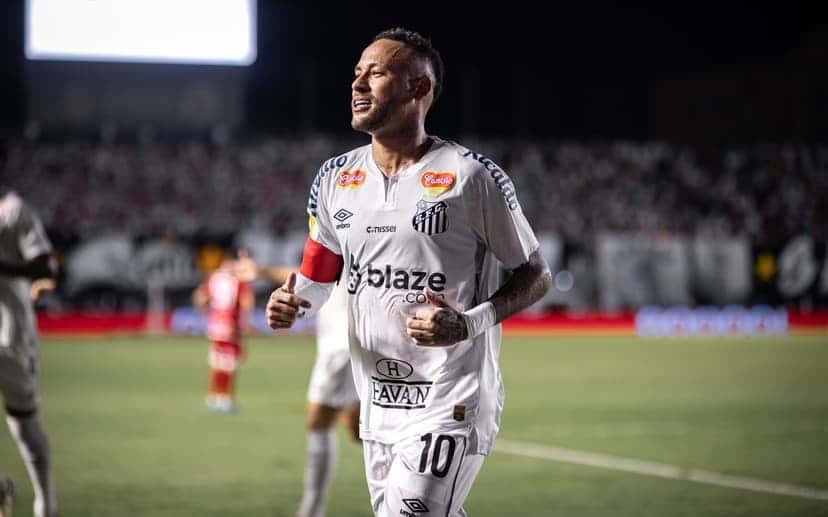 Neymar é diagnosticado com Covid-19 e é afastado dos treinos no Santos