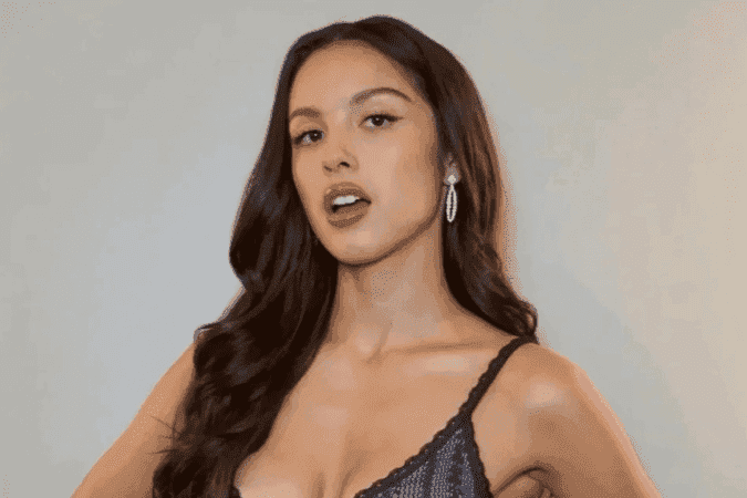 Olivia Rodrigo chega a Curitiba para seu primeiro show no Brasil