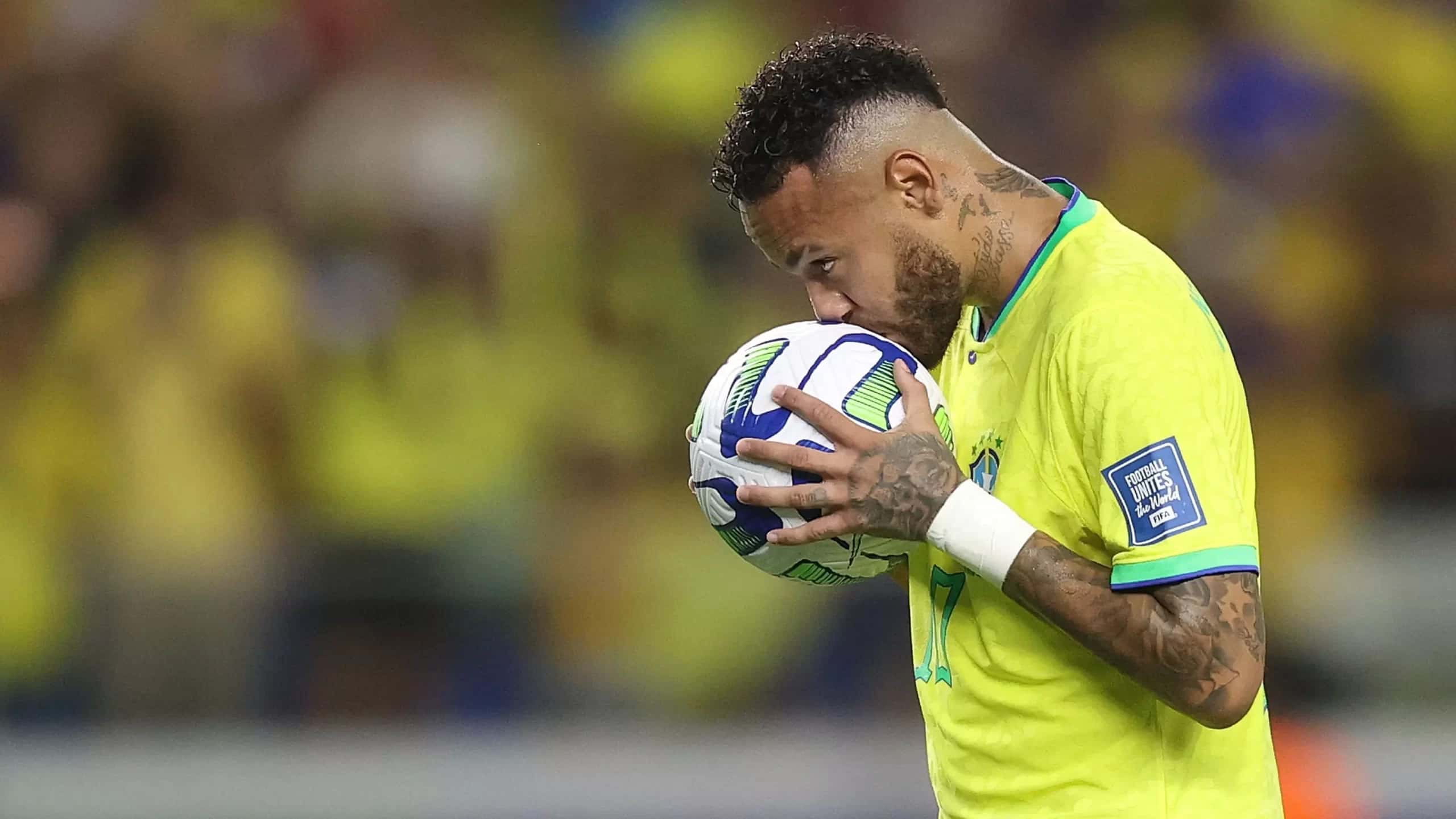 Neymar compartilha presente que ganhou da CBF