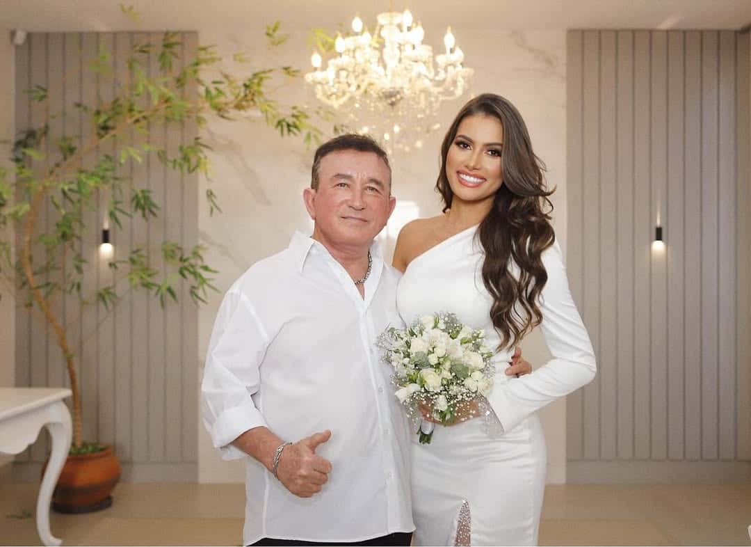 Cantor Amado Batista se casa com modelo 50 anos mais jovem