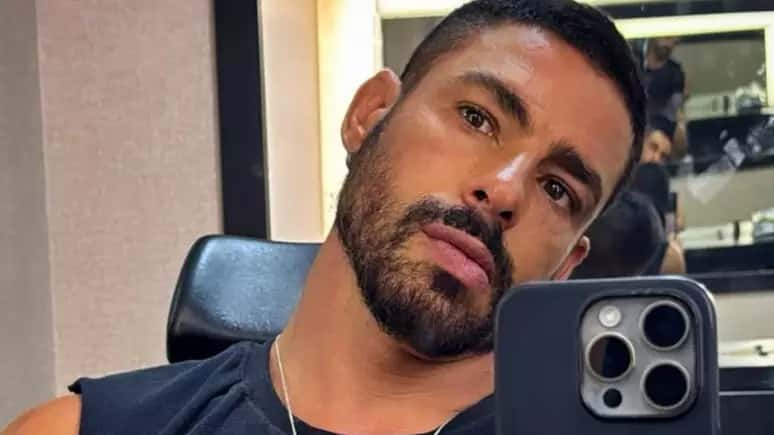 Sem desodorante, Cauã Reymond, teria sido criticado por mau cheiro