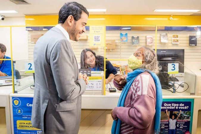 Mais de 60 mil segurados foram aos Correios no primeiro dia de atendimento