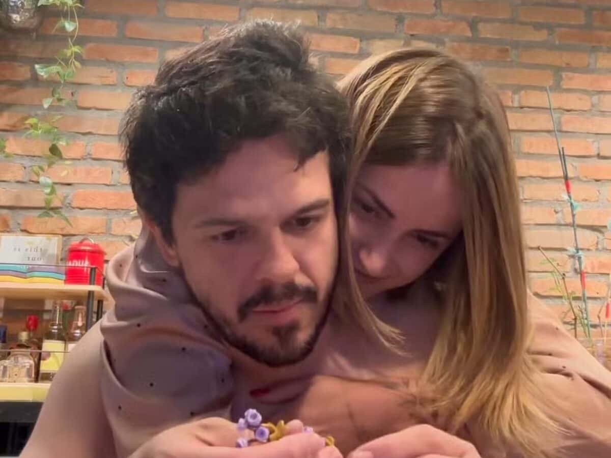Mari Palma assume namoro com humorista após um ano juntos