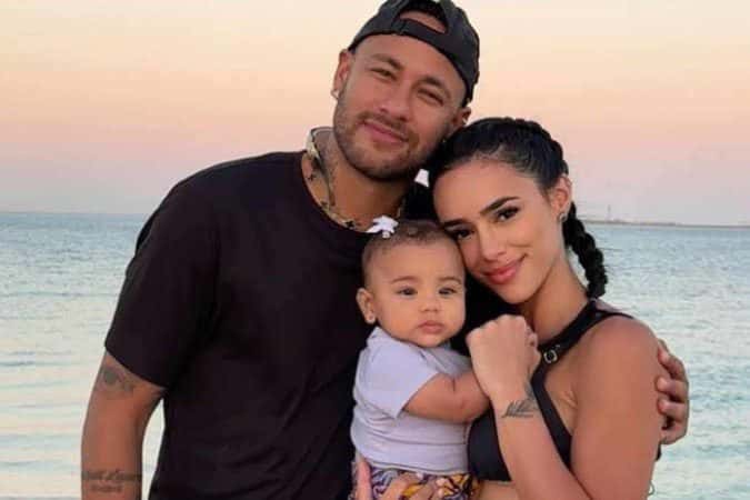 Neymar e Brunca Biancardi postam registros de filha recém nascida nas redes