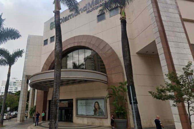 Mulher furta picanha, uísque e creatina de supermercado de shopping em Minas