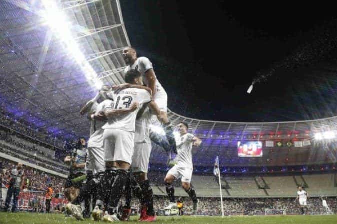 Impiedoso, Botafogo deita e rola no Fortaleza: goleia e sobe na tabela