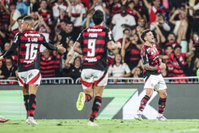 Flamengo destrói Vitória na maior goleada dos pontos corridos: 8 a 0