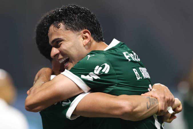 Palmeiras goleia Juventude e assume liderança isolada do Brasileirão