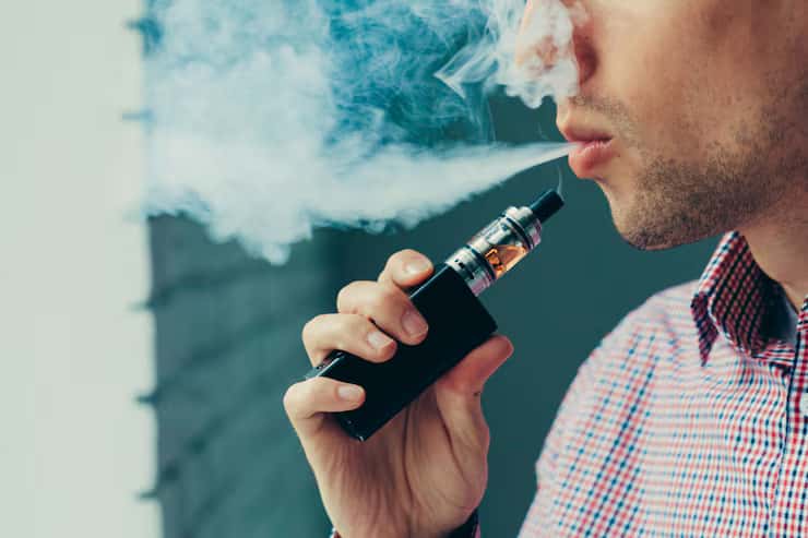 Cigarro Eletrônico preocupa especialistas e se populariza entre jovens, apontam pesquisas