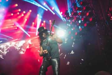 Guns N’ Roses encerra turnê em Brasília com clássicos do rock