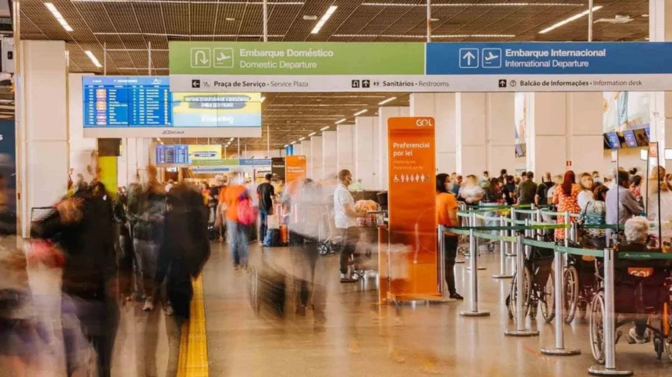 Mulher é presa após piada sobre mala