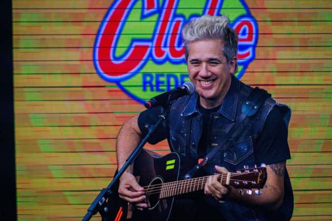 Rogério Flausino interpreta Cazuza em tributo no Ulisses Guimarães