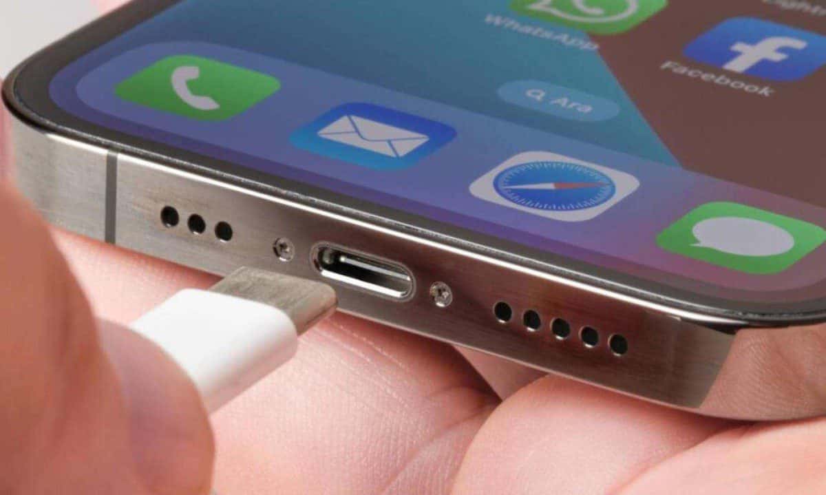 Quanto custa deixar o celular carregando a noite toda?