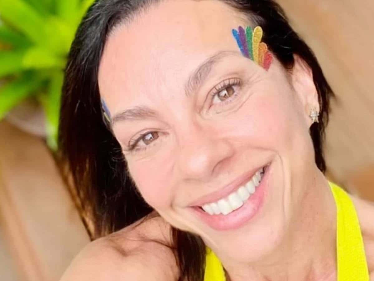 Carla Marins revela verdadeiro segredo para manter boa forma aos 57 anos