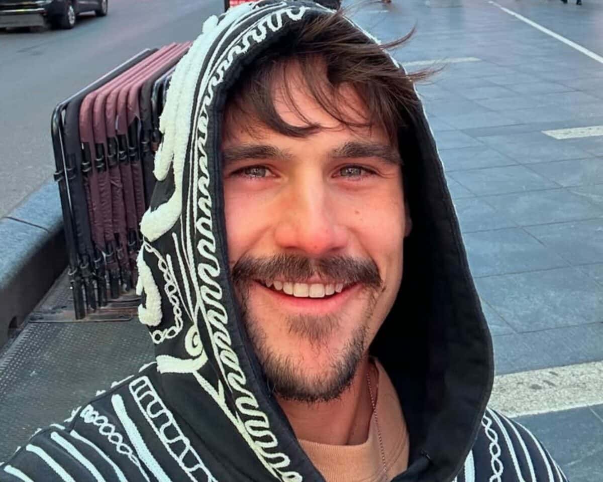 Nicolas Prattes fala sobre prêmio internacional inusitado após Mania de Você