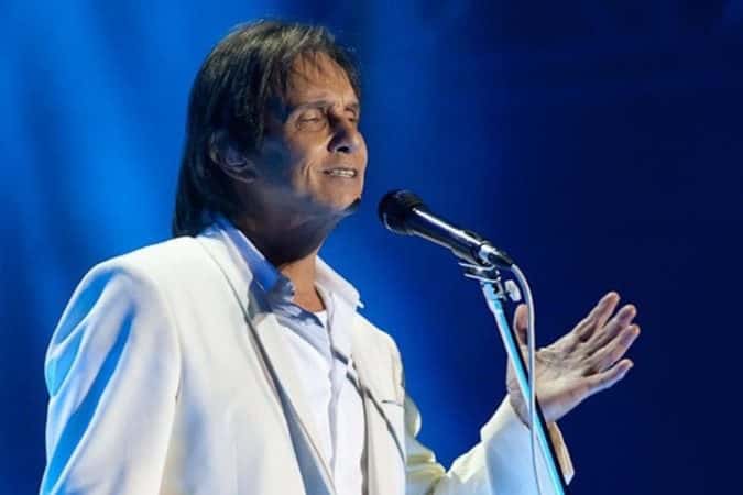 Roberto Carlos sofre acidente com Cadillac em Gramado