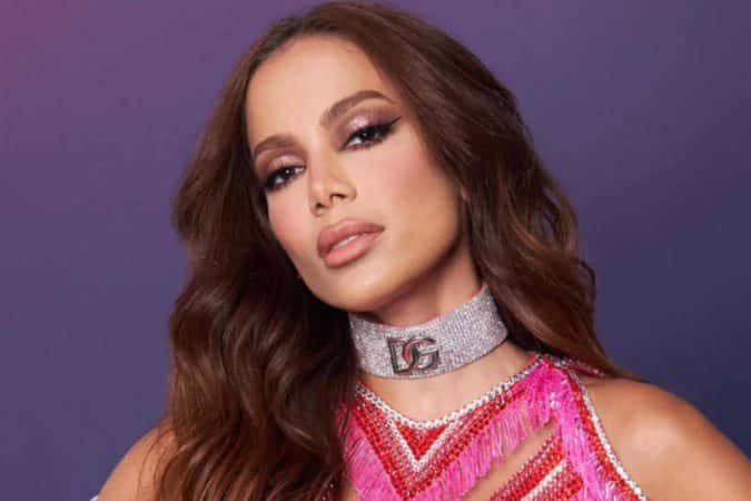 Anitta posa ao lado do namorado em clique raro nas redes sociais