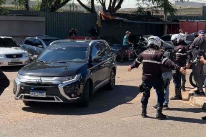 Bolsonaro deixa a prisão e é internado para cirurgia de hérnia inguinal