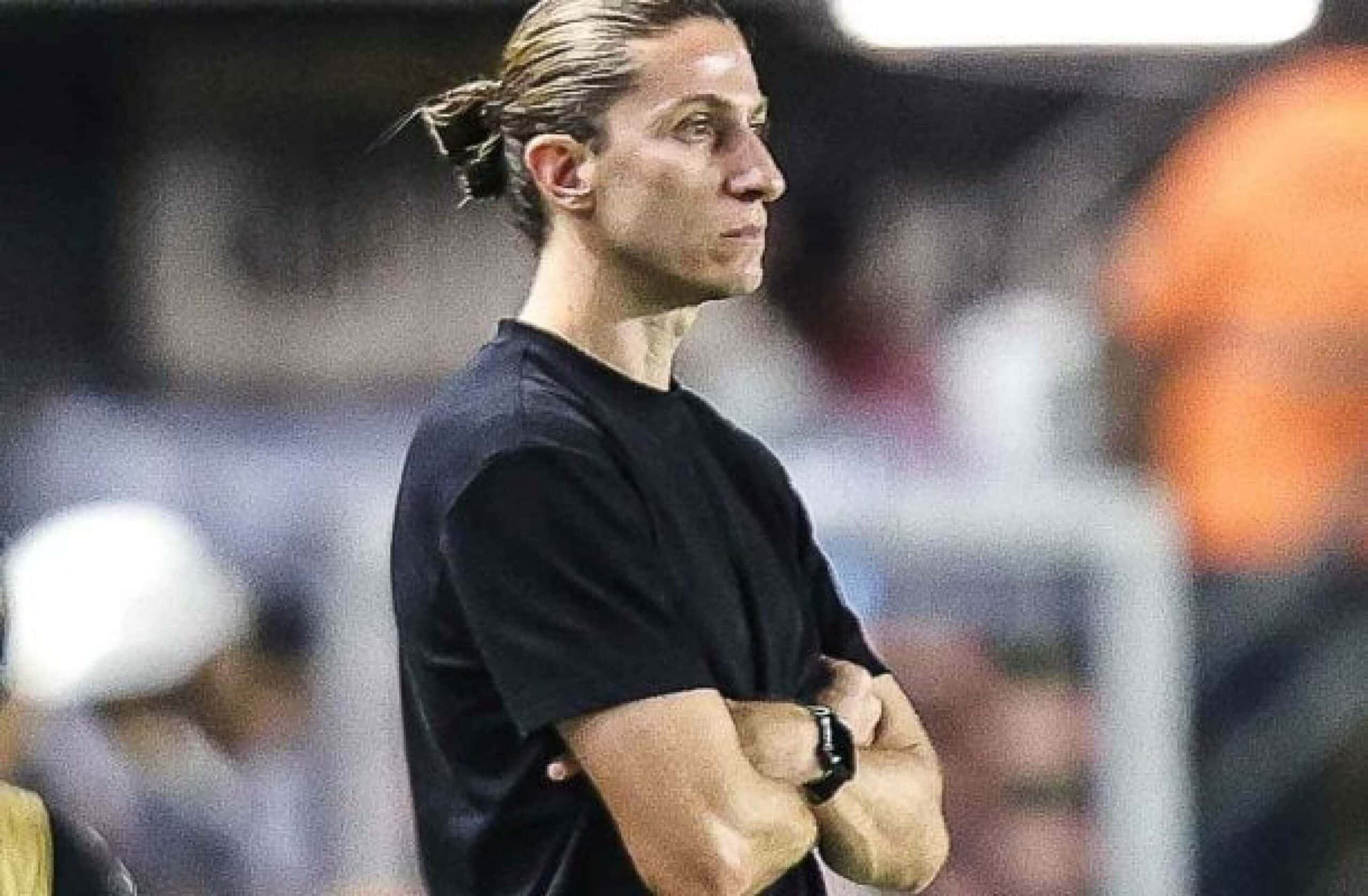 Filipe Luís aceita proposta do Flamengo, mas salário da comissão emperra acordo