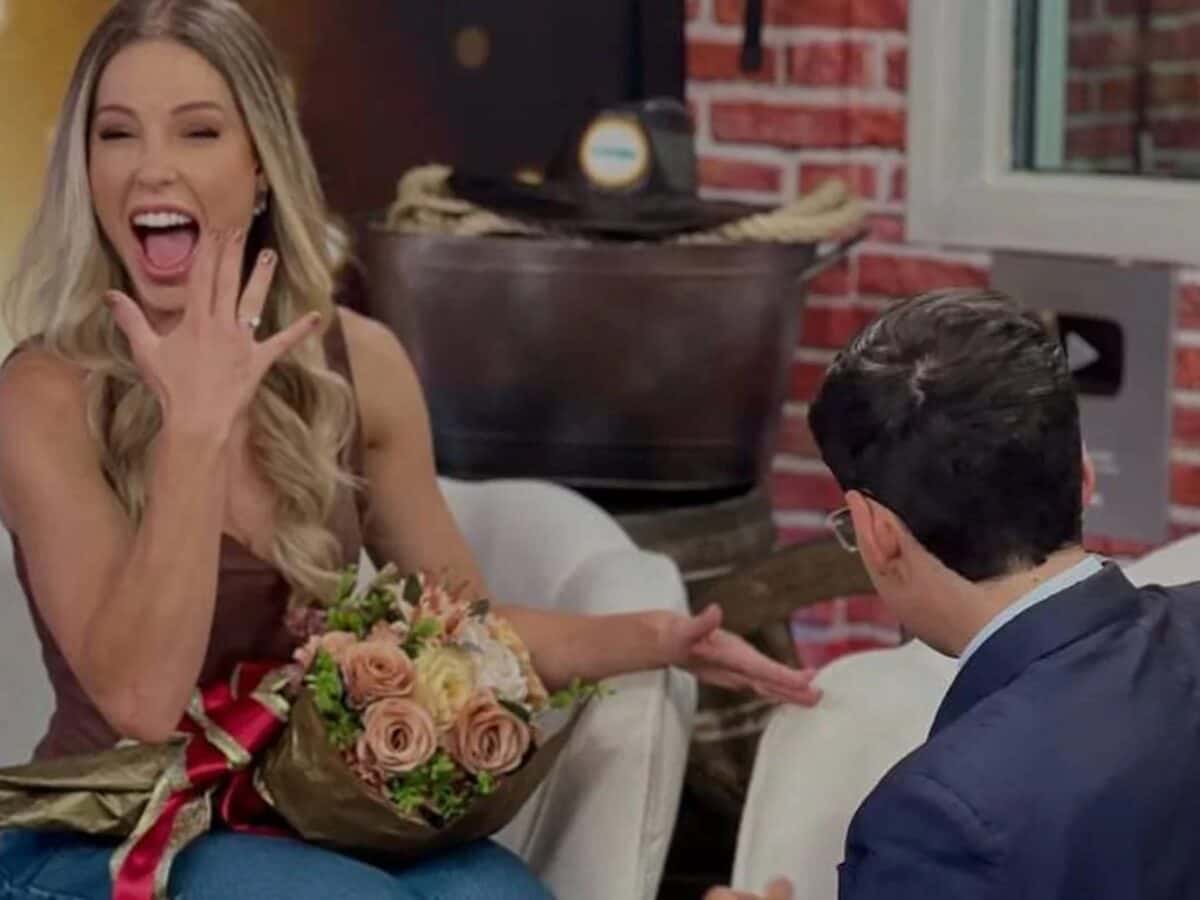 Apaixonado! Dudu Camargo pede Saory em namoro ao vivo