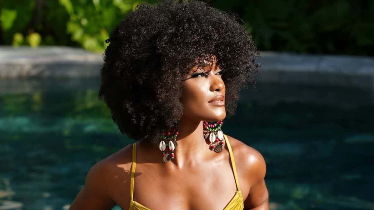 Erika Januza posta fotos de biquíni e recebe elogios de Arlindinho