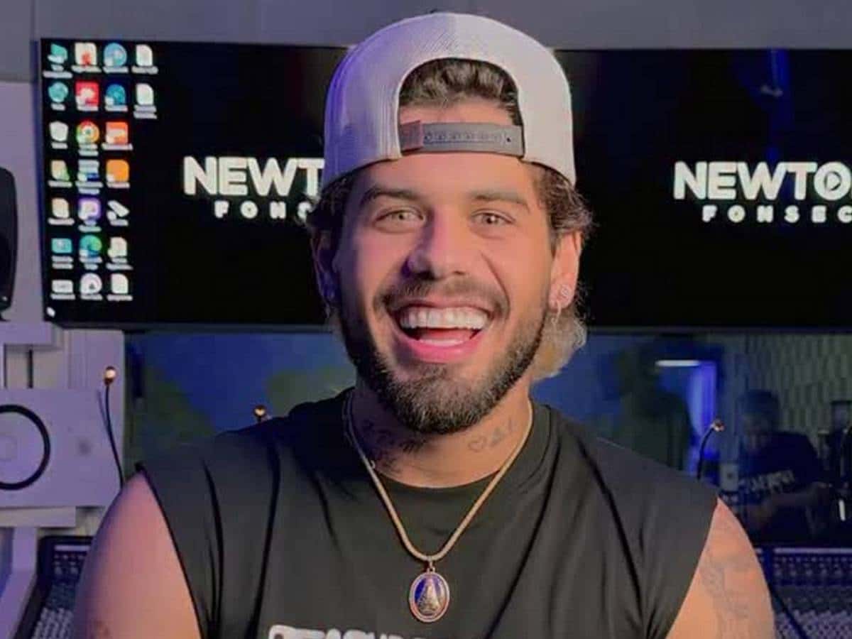 Zé Felipe esclarece polêmica após gafe em premiação e nega boatos sobre alfabetização