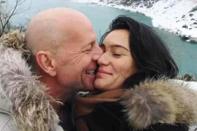 Mulher de Bruce Willis revela que ator não sabe que tem demência