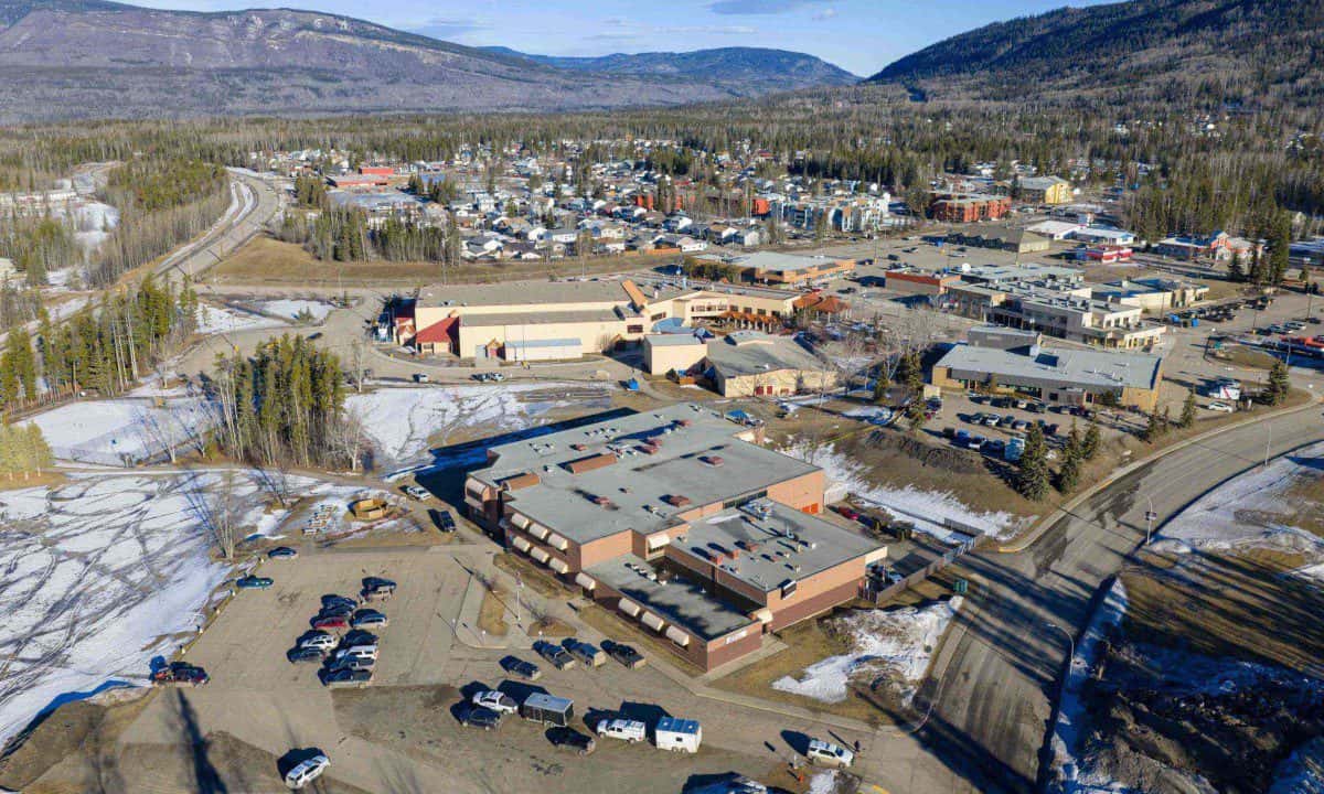 Brasileiro salva 15 alunos durante tiroteio em massa no Canadá