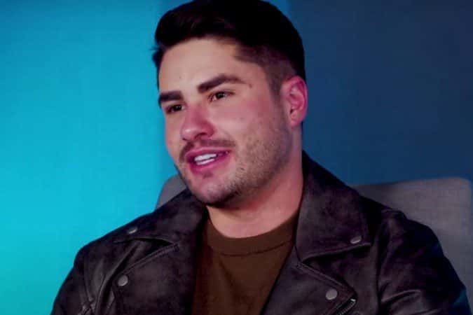 Aos prantos, Lucas Souza detona salário após ser demitido da Record