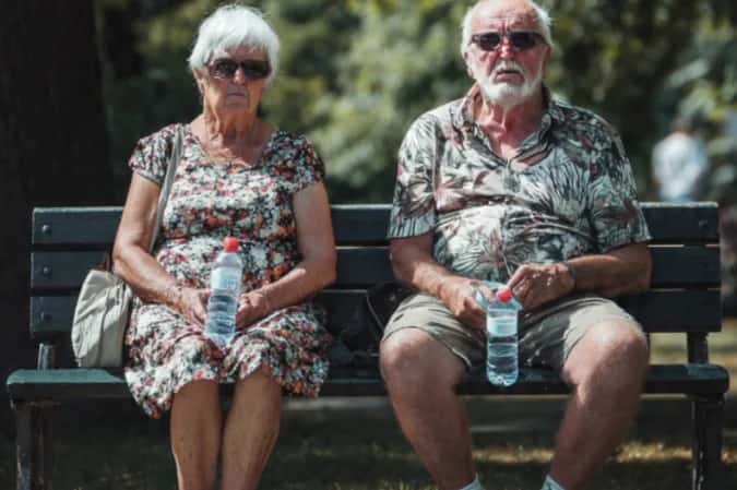 Teste simples com cadeira antecipa riscos de perda de autonomia em idosos