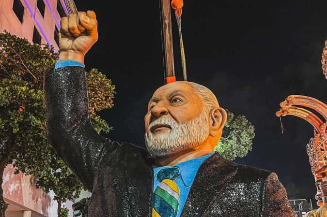 Enredo sobre Lula abre desfiles na Marquês de Sapucaí; acompanhe