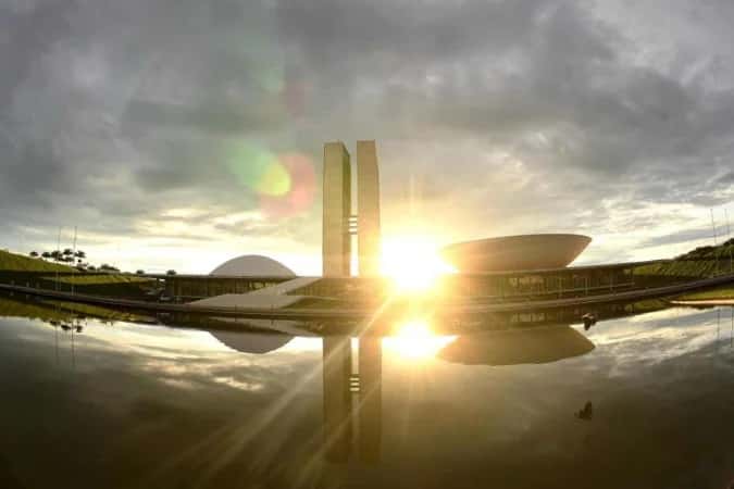 Semana começa com alerta para tempestades e chance de granizo