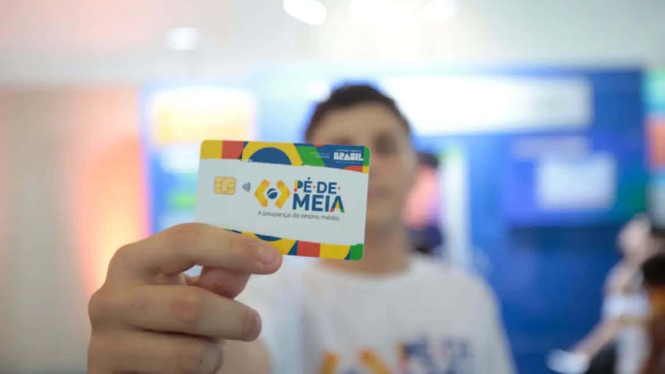 Pé-de-Meia cresce R$ 14,5 bilhões em um ano, mas perde quase 74 mil participantes