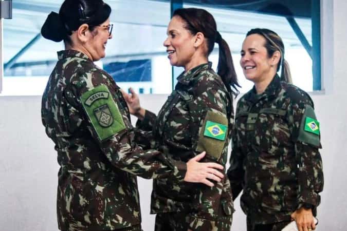 Portas abertas para mulheres no Alto-Comando militar