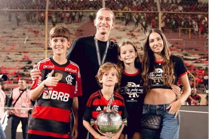 Esposa de Filipe Luís desabafa após demissão do marido do Flamengo