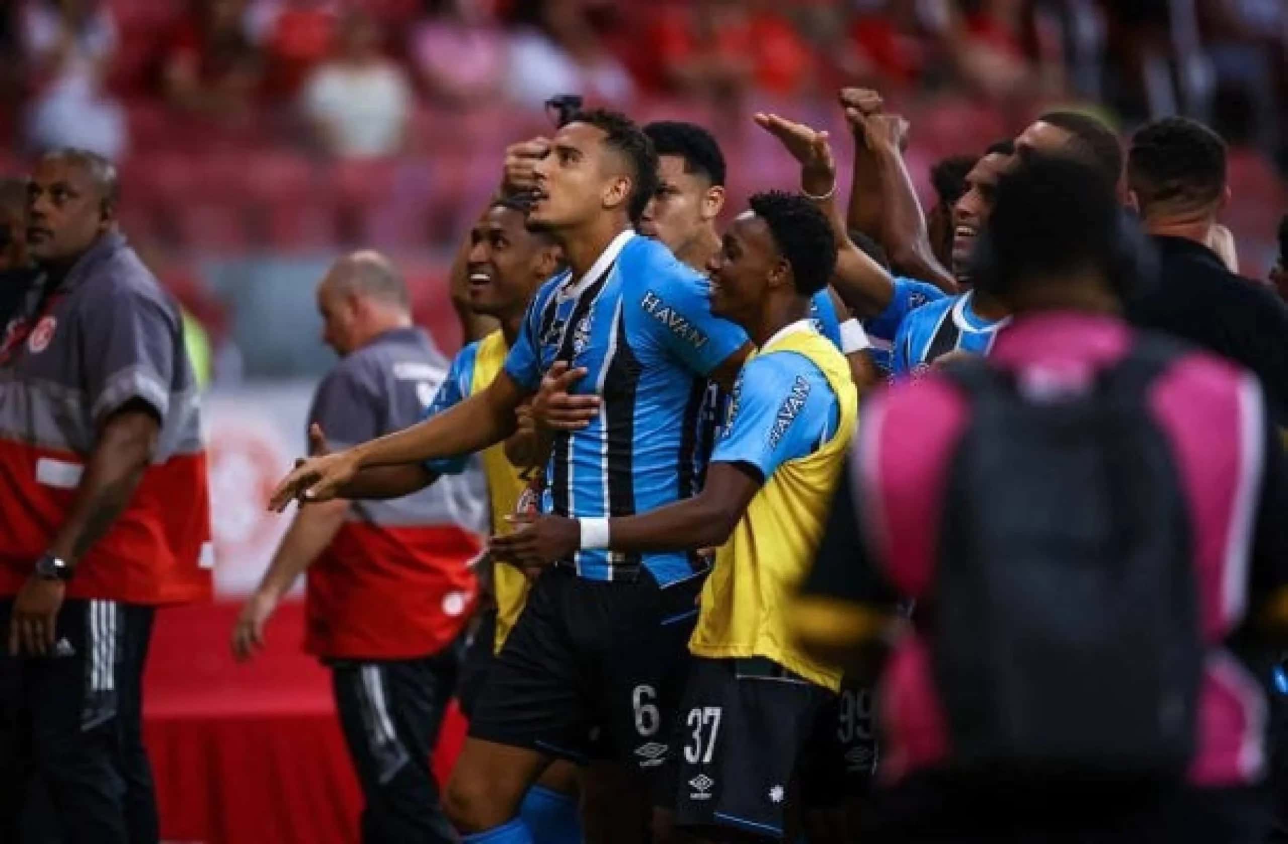 Grêmio empata com Inter em 1 x 1 e é campeão gaúcho