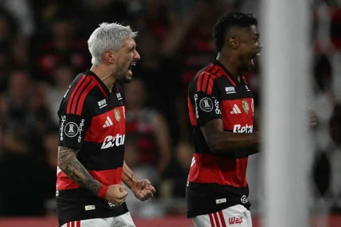 Flamengo bate Medellín, mantém 100% na Liberta e amplia freguesia colombiana