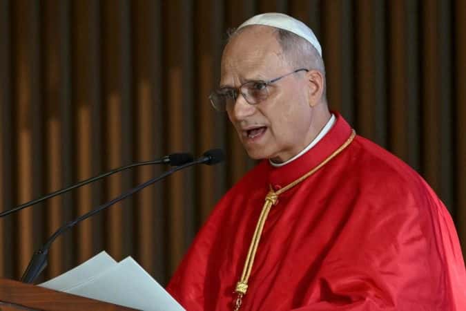 Papa faz apelo por esperança em missa para 100 mil pessoas em Angola