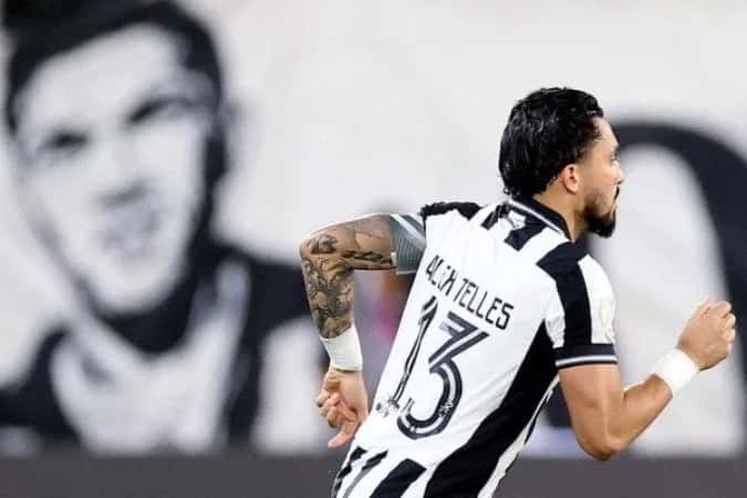 Copa do Brasil: Botafogo sofre, mas vence Chapecoense no jogo de ida