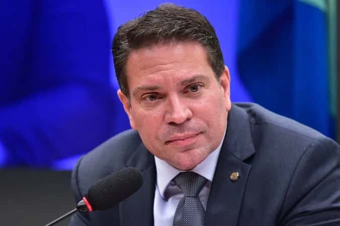 Ministério da Justiça esclarece que detenção de Ramagem é migratória; entenda